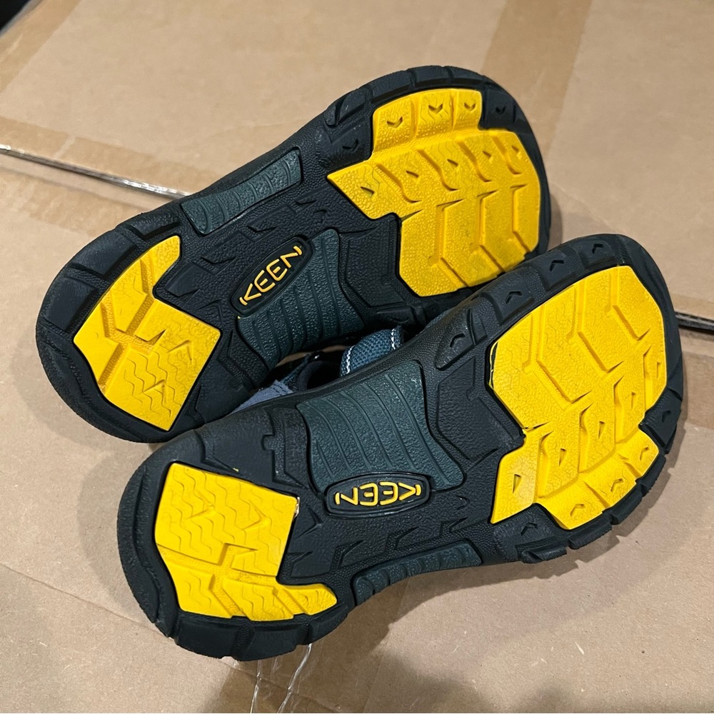 KEEN Newport H2 Sandals in Grey, NEW, Size 1 - Picture 4 of 6